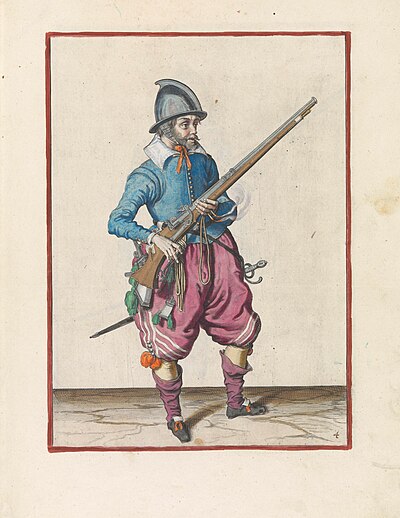 Soldaat die zijn roer met zijn linkerhand bij zijn rechterzijde vasthoudt Corte onderwysinghe op de figuerliicke afbeeldinghe, belanghende t'rechte ghebruyck des Roers (originele serietitel), NG-2016-65-5