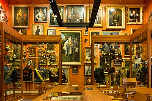 Schilderijenwand Schatkamer Nationaal Militair Museum (NMM)
