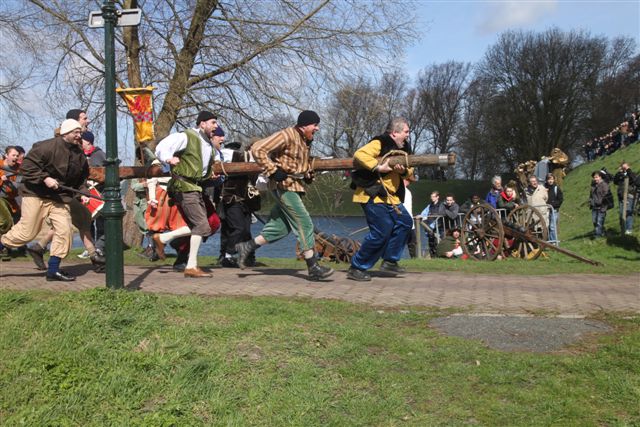 Rammeien van de poort in Brielle